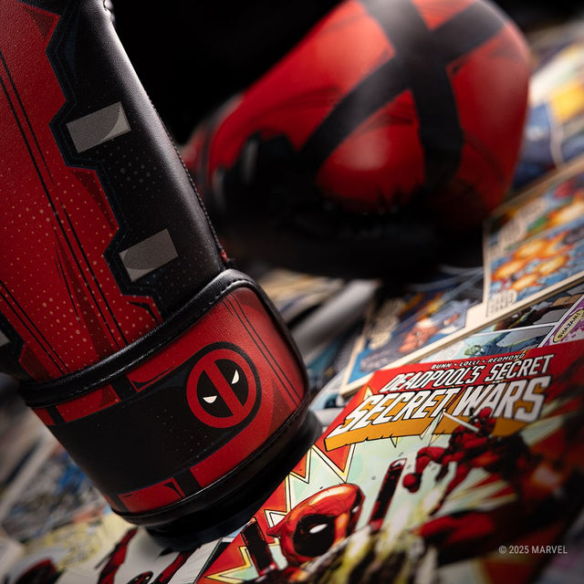 Boxerské rukavice Hayabusa x Marvel Deadpool – Červené/Černé