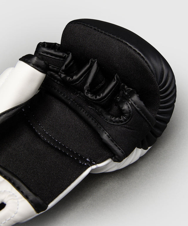 Luvas de MMA Venum Attack 2.0 – Preto/Branco