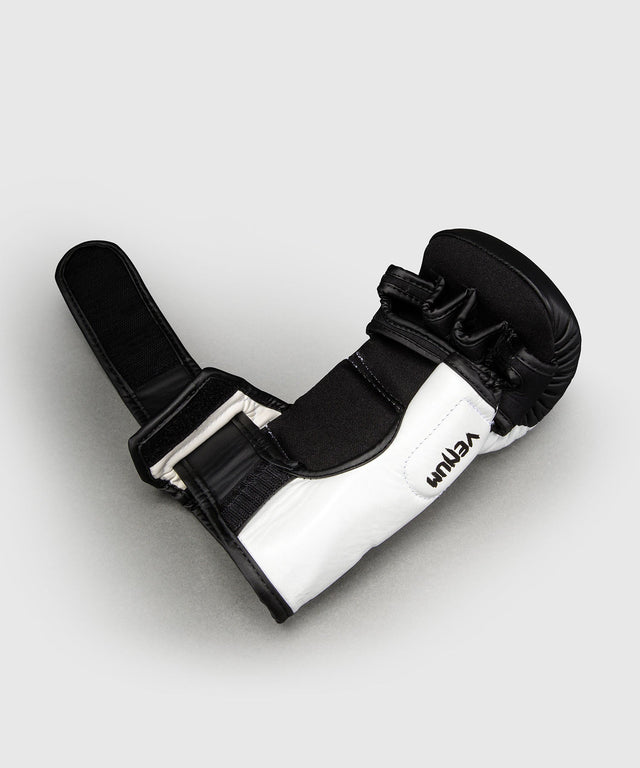 Luvas de MMA Venum Attack 2.0 – Preto/Branco