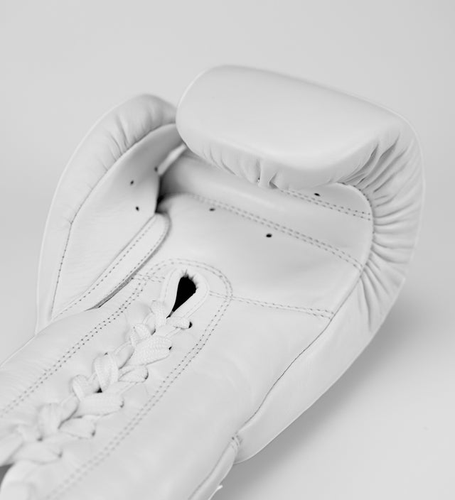 Gants de boxe Caged X Series à lacets – Blanc/Noir