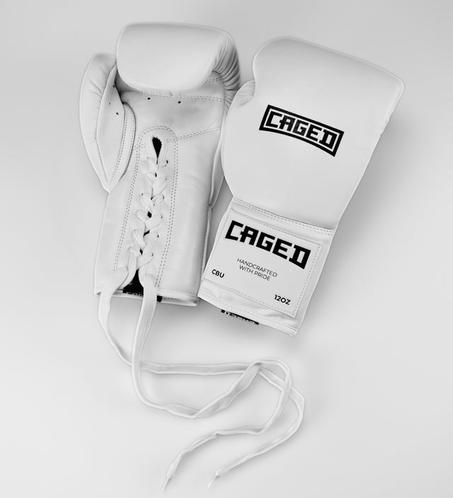 Gants de boxe Caged X Series à lacets – Blanc/Noir