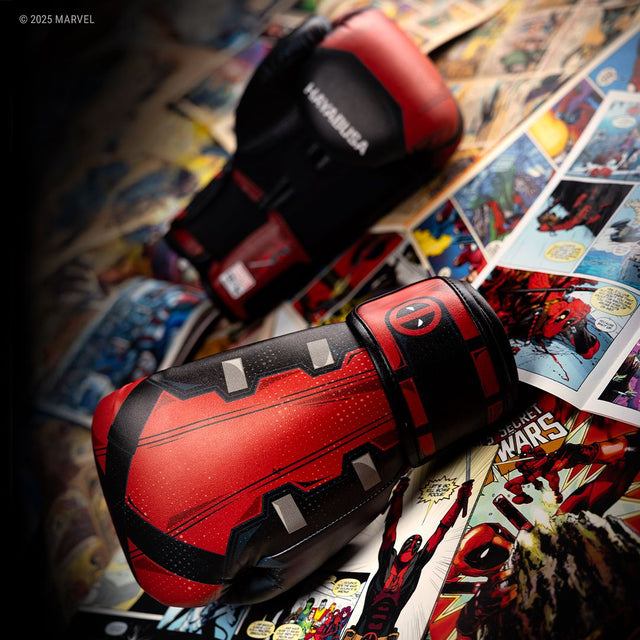 Boxerské rukavice Hayabusa x Marvel Deadpool – Červené/Černé
