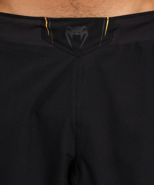 Venum MMA-shorts G-Core – Sort/Guld