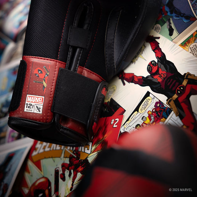 Boxerské rukavice Hayabusa x Marvel Deadpool – Červené/Černé