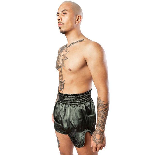 8 WEAPONS Muay Thai Shorts Strike - Olijf