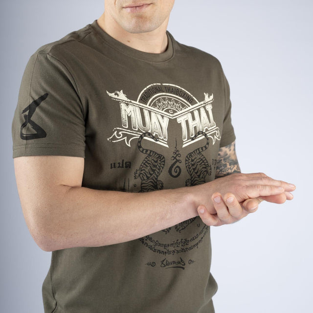 Camiseta 8 WEAPONS Sak Yant Tigers – Oliva