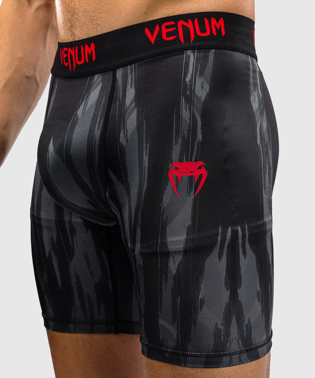Spodenki kompresyjne Venum Demon – Czarne/Szare (VENUM-06364-109)