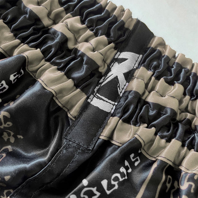 Shorts de Muay Thai 8 WEAPONS 8 Ways Yant 2.0 – Noir/Sable