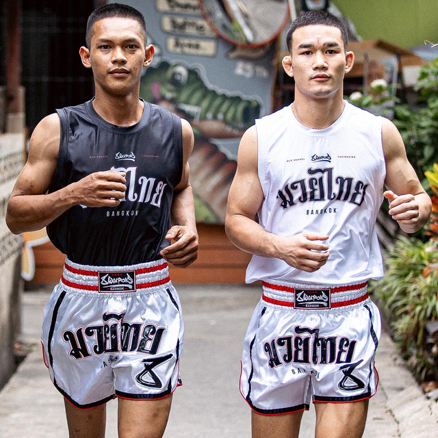Spodenki Muay Thai 8 WEAPONS Bangkok – Białe/Czarne