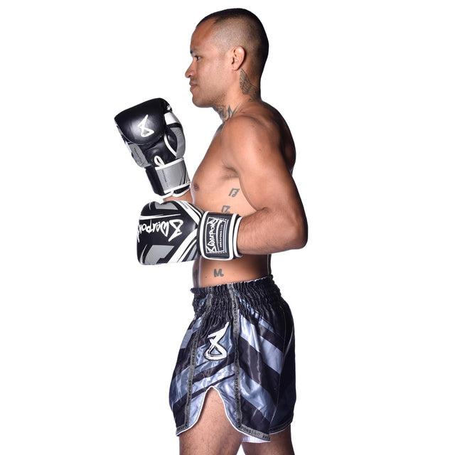 Calções de Muay Thai 8 WEAPONS Shift – Preto Mate