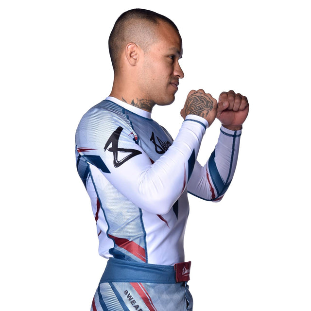 8 WEAPONS Rashguard Shift – Vit/Marinblå/Röd