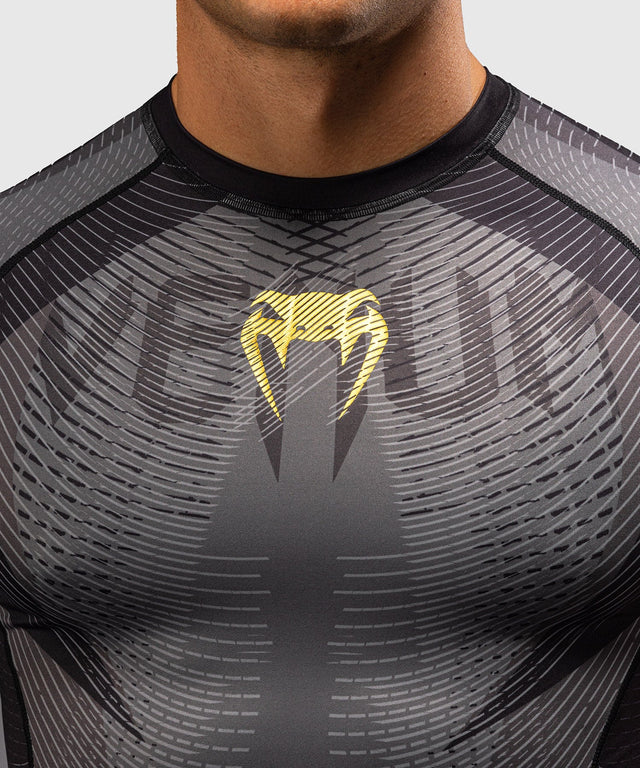 Rashguard Venum Galactic 3.0 Mangas Curtas – Preto/Ouro
