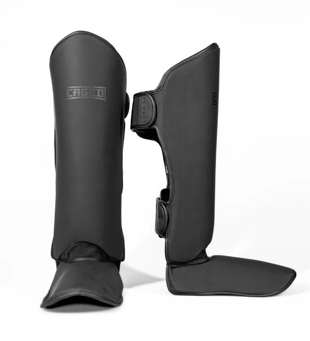 Caged Shadow Bundel Deal – Boxhandschuhe + Schienbeinschoner