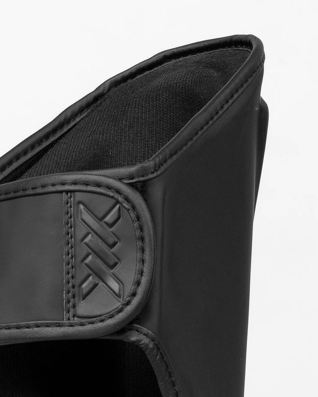 Caneleiras Caged Spark Criança – Preto Mate