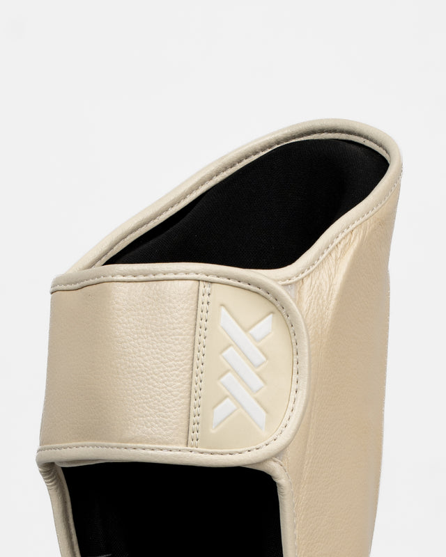 Caged Schienbeinschoner 'X' Series – Creme Weiß