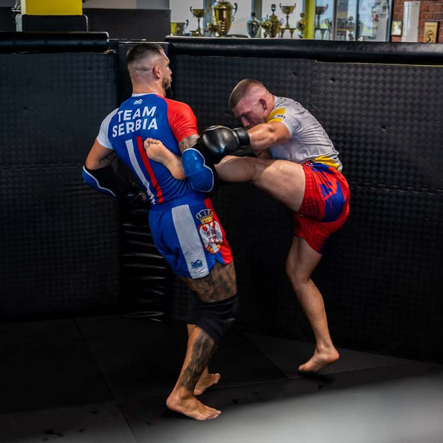Phantom Athletics MMA-shorts Fusion-R Team Serbia – Röd/Vit/Blå