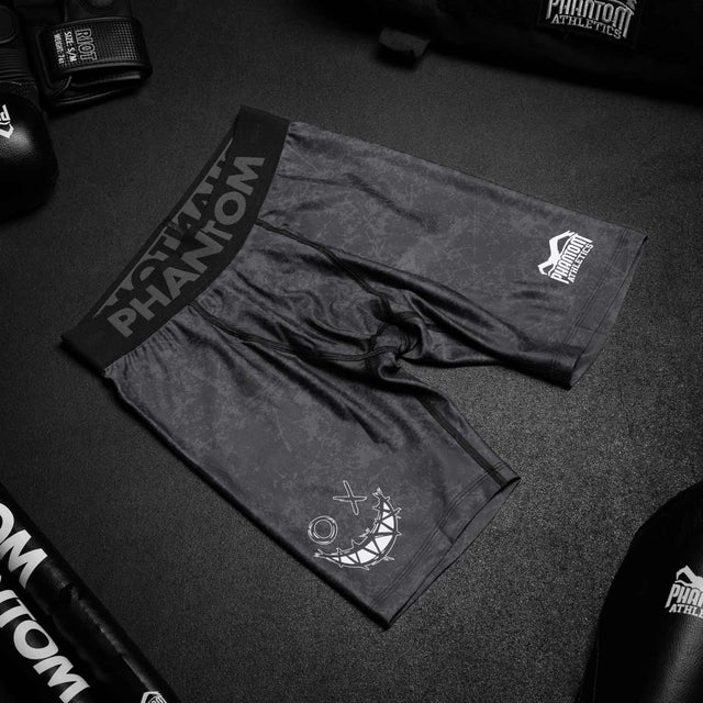 Pantaloni scurți de compresie Phantom Athletics Vector Serious – Negru