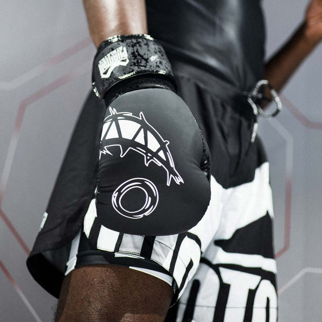 Spodenki MMA Phantom Athletics Fusion-R 2in1 Savage – Czarne/Białe