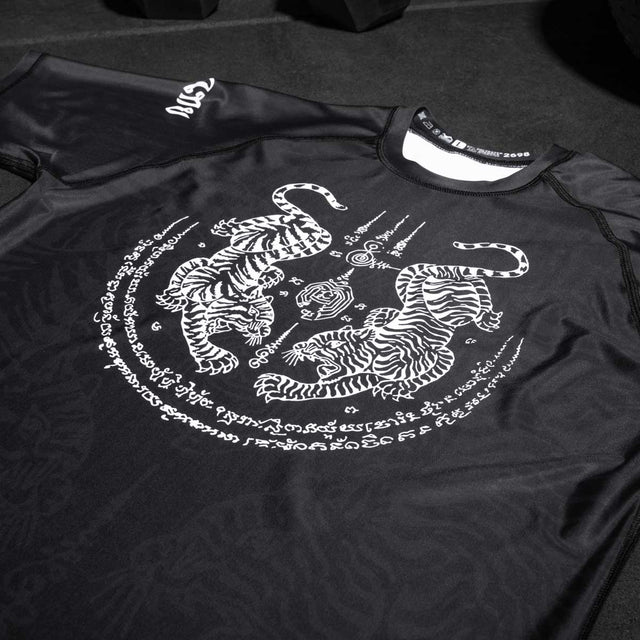 Rashguard Phantom Athletics Sak Yant – Noir/Gris