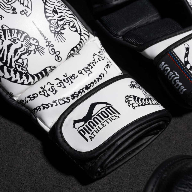 Rękawice MMA sparingowe Phantom Athletics Muay Thai – Białe