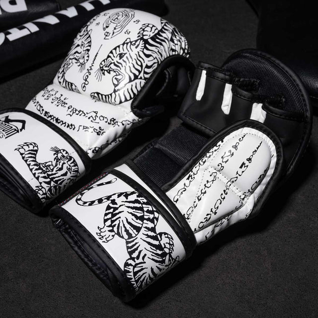 Rękawice MMA sparingowe Phantom Athletics Muay Thai – Białe