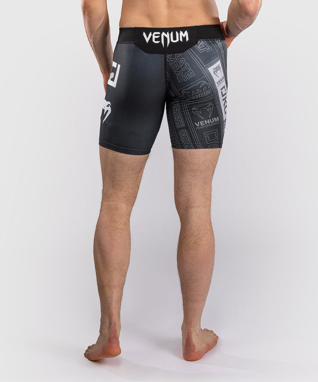 Pantaloncini a compressione Venum Karate Combat – Nero/Grigio