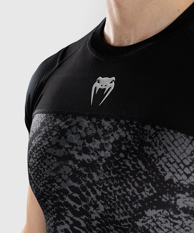 Rashguard Venum G-Fit Scales – Krátké rukávy – Černá/Šedá