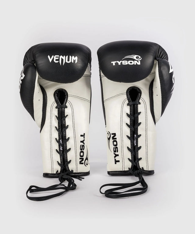 Gants de boxe Venum x Mike Tyson Giant 2.0 Pro à lacets – Noir/Blanc