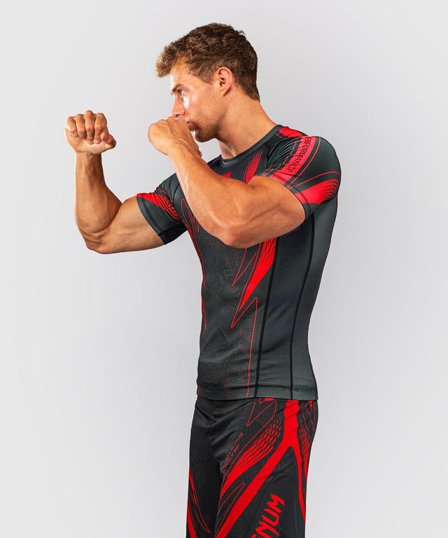Rashguard Venum Amazonia Reborn Manga Corta – Negro/Rojo