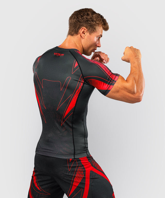 Rashguard Venum Amazonia Reborn Manga Corta – Negro/Rojo