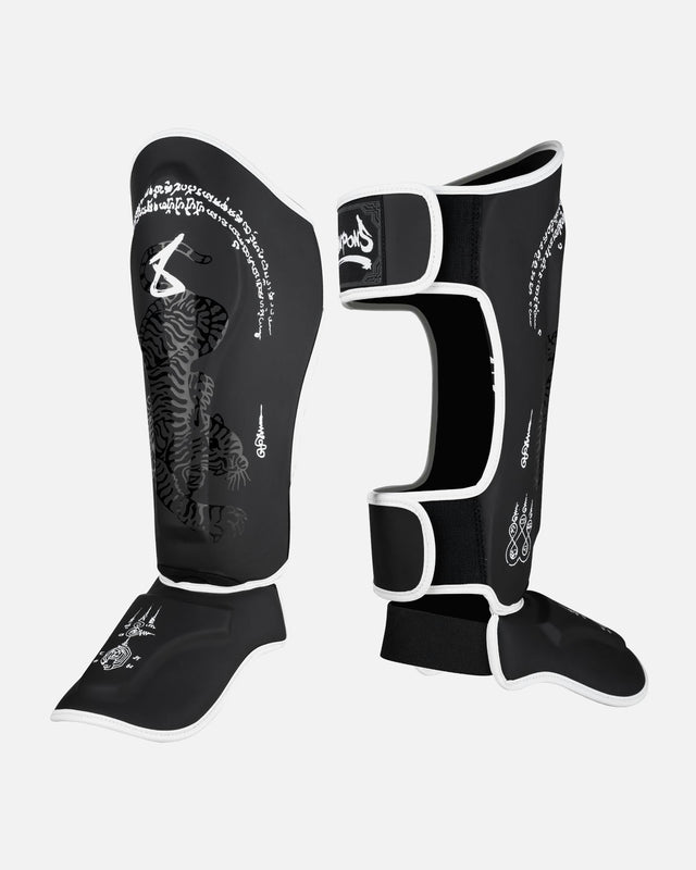 Protège-tibias 8 WEAPONS Sak Yant Big Tiger – Noir