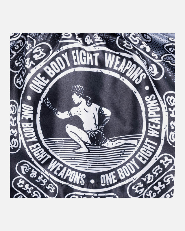 Pantalones de Muay Thai 8 WEAPONS 8 Ways Yant – Negro/Plata