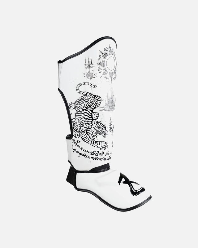 8 WEAPONS Shin guards Sak Yant Tigers – White/Black