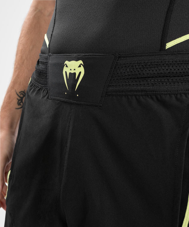 Calções de MMA Venum Fusion 2.0 – Preto/Amarelo