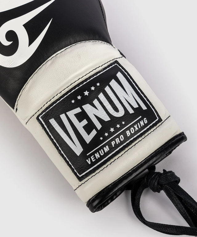 Gants de boxe Venum x Mike Tyson Giant 2.0 Pro à lacets – Noir/Blanc