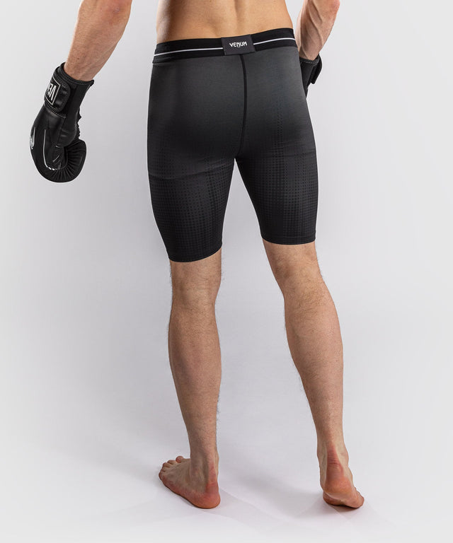 Venum MMA-shorts Stealth – Sort/Hvid