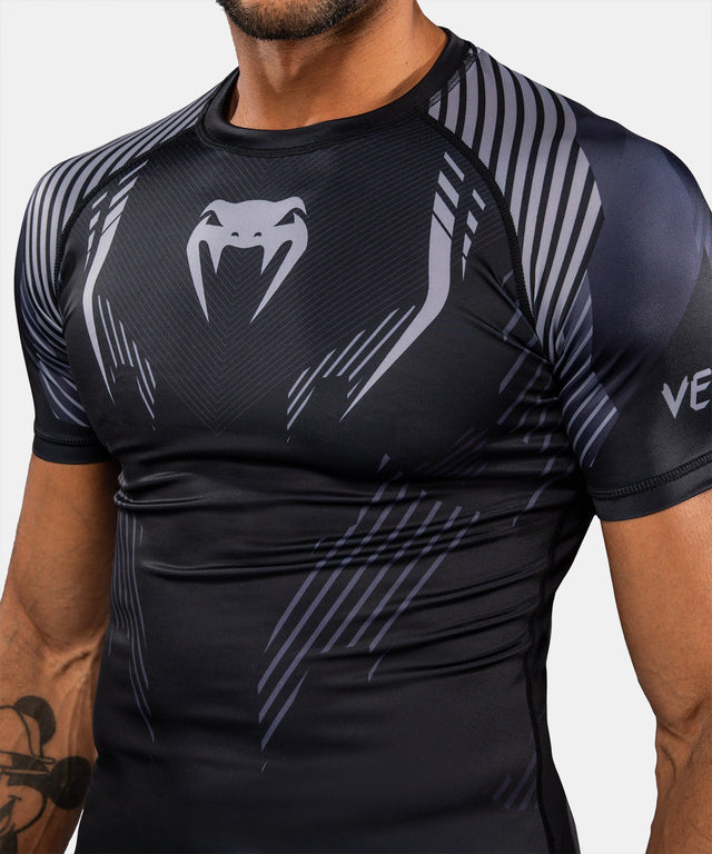 Rashguard Venum No-Gi 6.0 Manga Corta – Negro/Gris