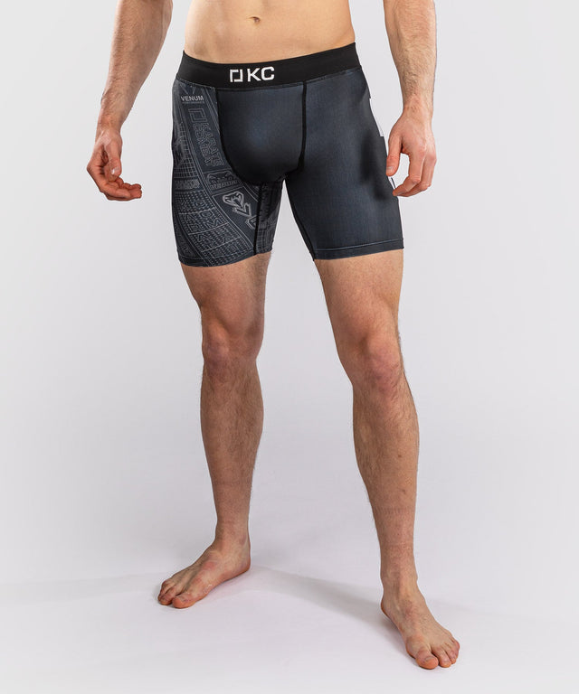 Pantaloncini a compressione Venum Karate Combat – Nero/Grigio