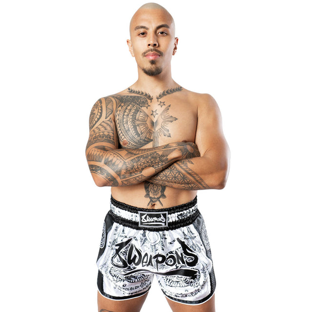 Shorts de Muay Thai 8 WEAPONS Carbon Sak Yant Tigers – Blanc