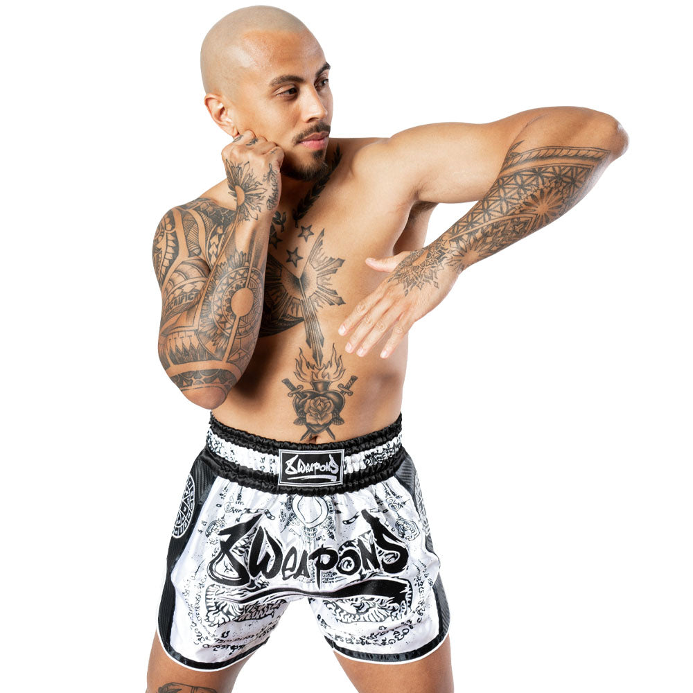 Shorts de Muay Thai 8 WEAPONS Carbon Sak Yant Tigers – Blanc