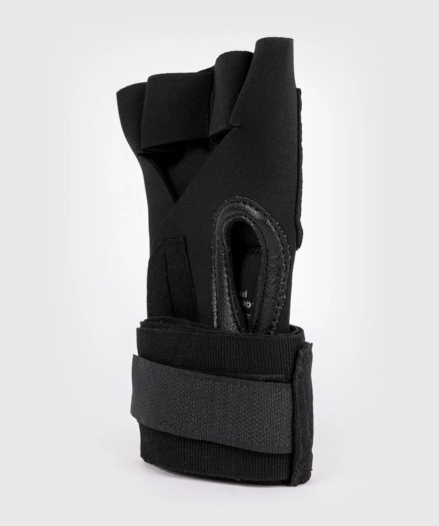 Venum Innenhandschuhe Kontact – Schwarz/Silber