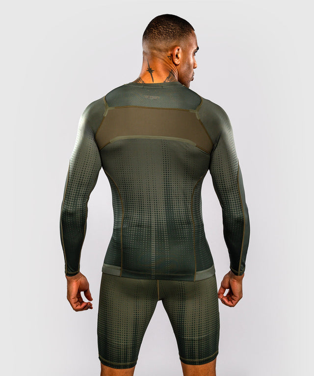 Rashguard Venum Stealth Mangas Compridas – Cáqui/Verde Militar