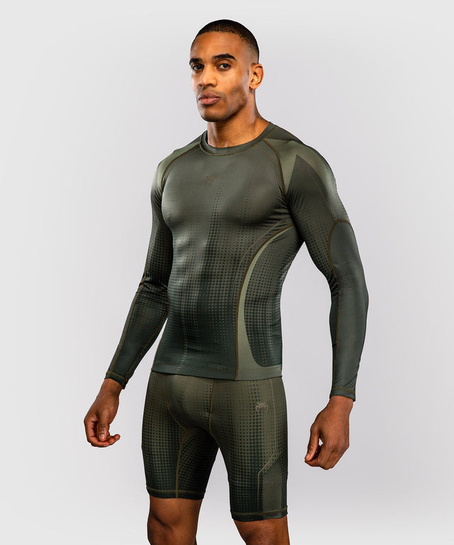 Rashguard Venum Stealth Mangas Compridas – Cáqui/Verde Militar