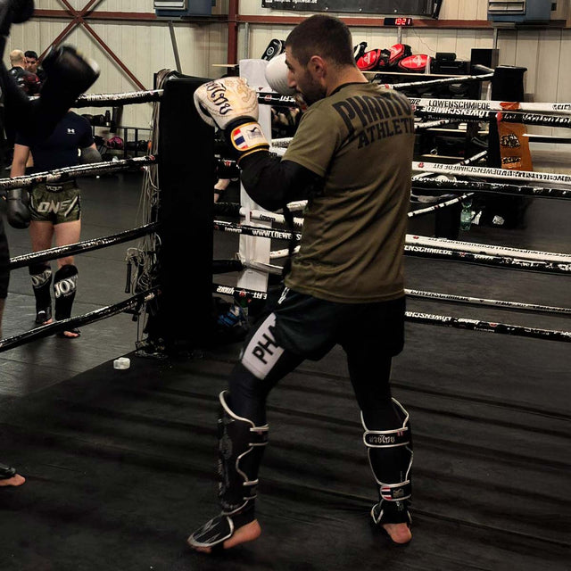 Espinilleras Phantom Athletics Muay Thai – Negro/Plata