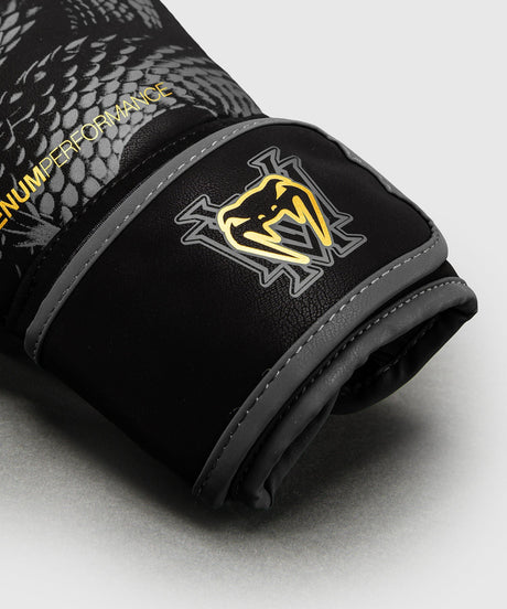 Guantes de boxeo Venum Matupa – Negro/Gris/Oro - detalle