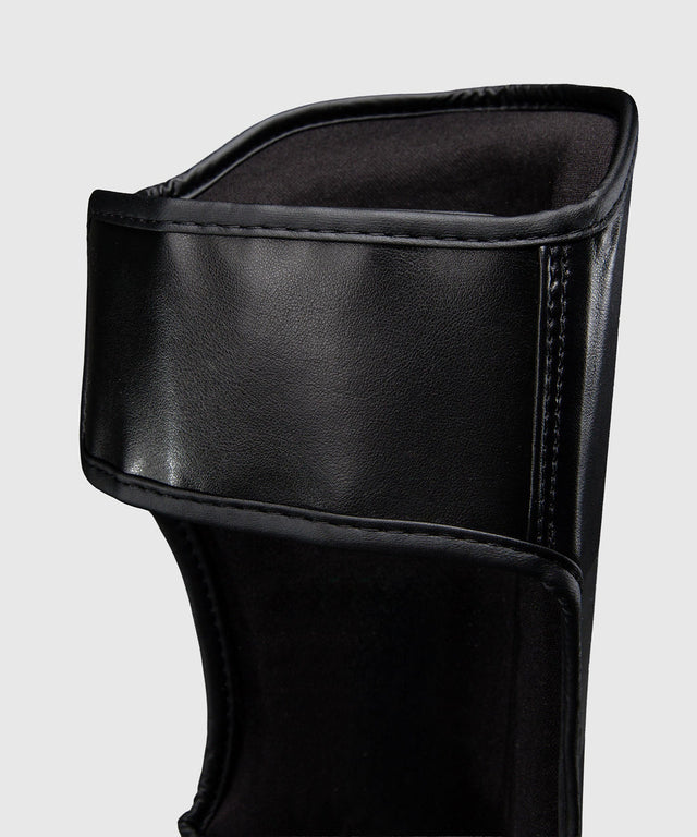 Espinilleras Ringhorns Charger – Negro/Oro