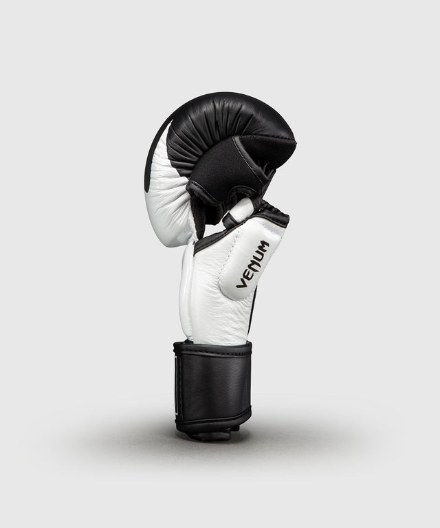 Luvas de MMA Venum Attack 2.0 – Preto/Branco