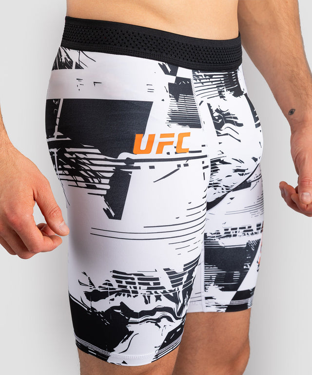 Spodenki kompresyjne Venum UFC Zenith – Białe (Męskie)
