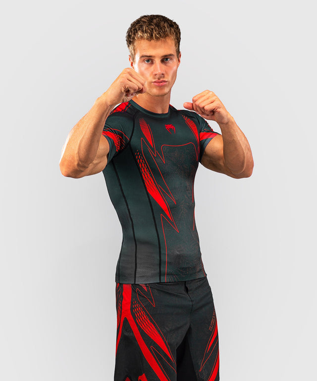 Rashguard Venum Amazonia Reborn Manga Corta – Negro/Rojo