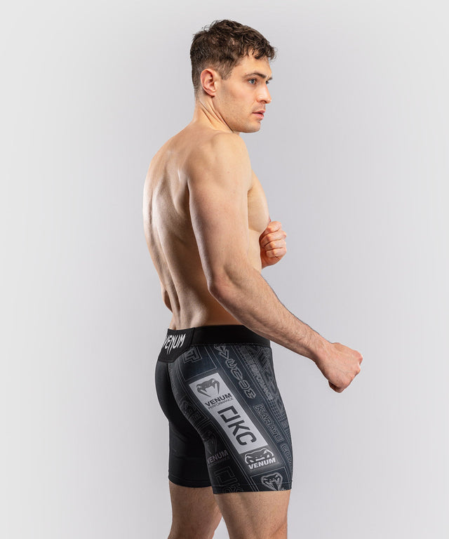 Pantaloncini a compressione Venum Karate Combat – Nero/Grigio